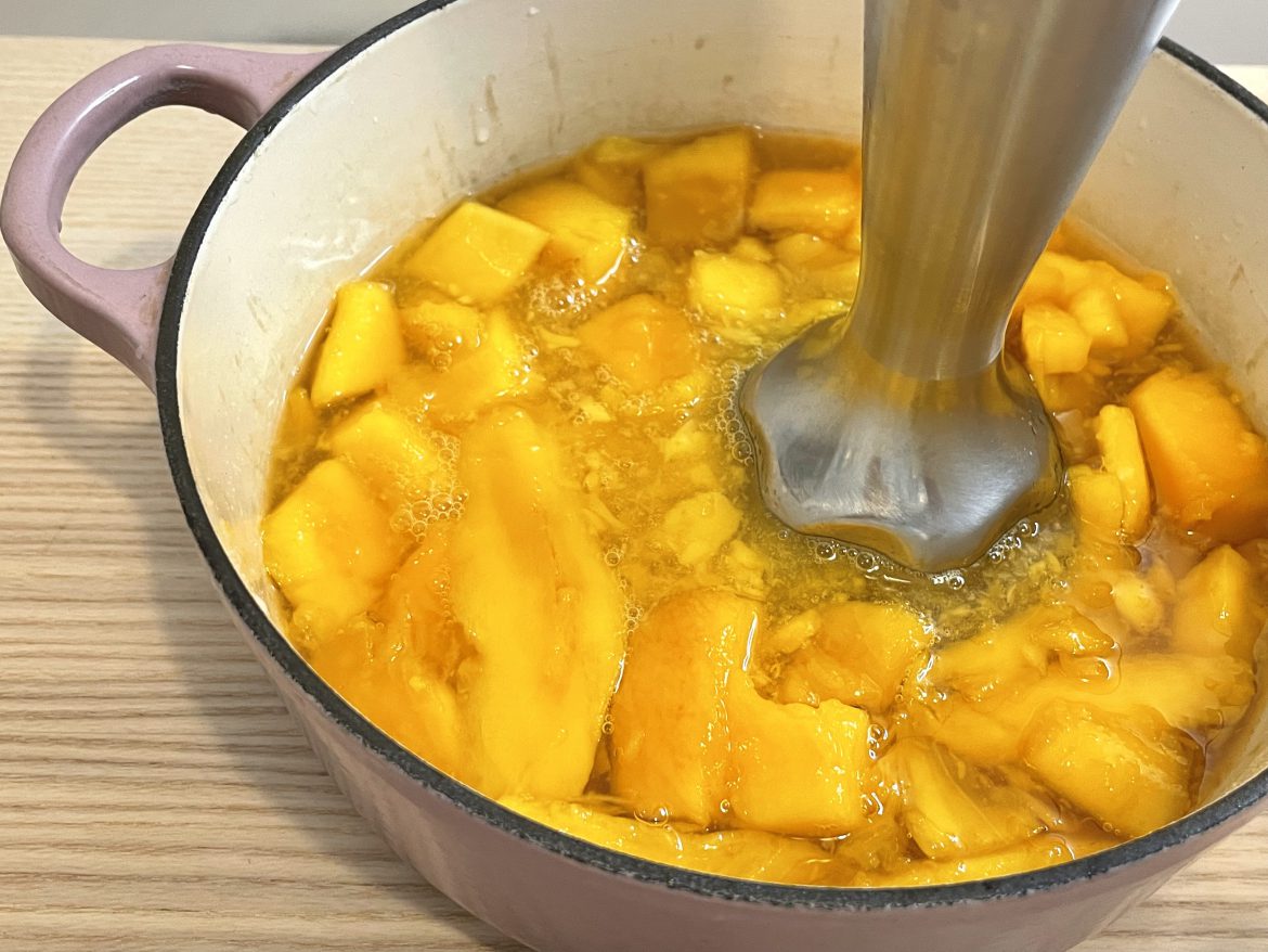 芒果攪拌成蓉